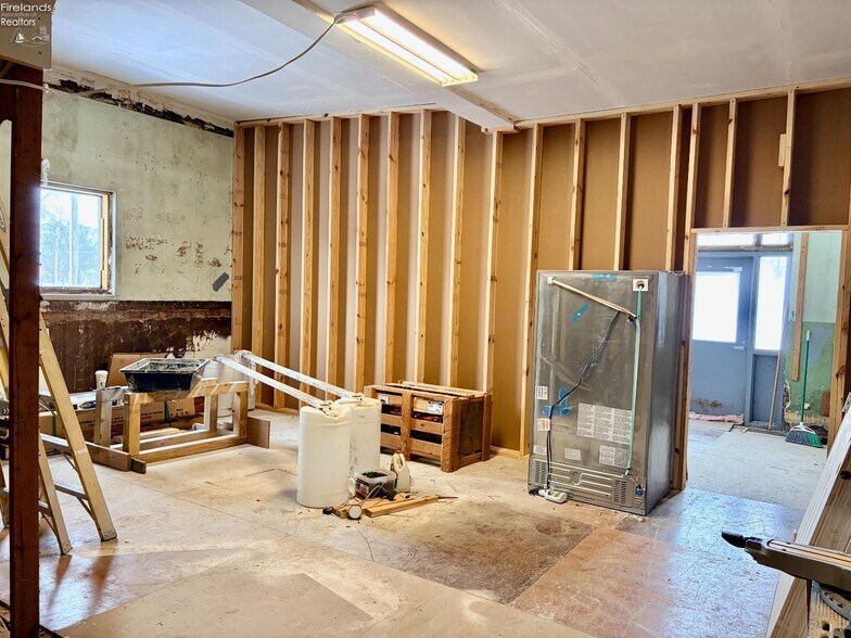 More Photos Of 110 Railroad St, Clyde Restaurant For Sale