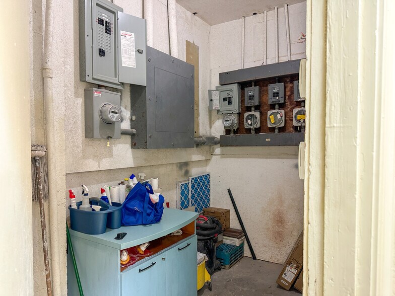 More Photos Of 104 W Reynolds St, Plant City Storefront Retail Office For Sale
