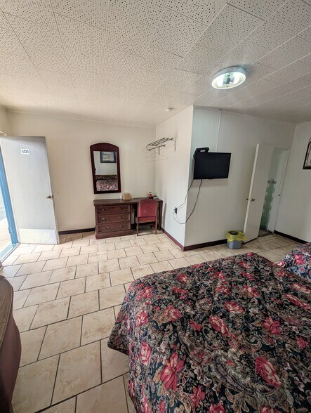 More Photos Of 1134 US Highway 80, Selma Hotel For Sale