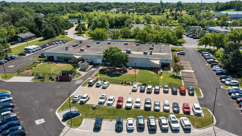 More Photos Of 821-881 Parkview Blvd, Lombard Unknown For Lease