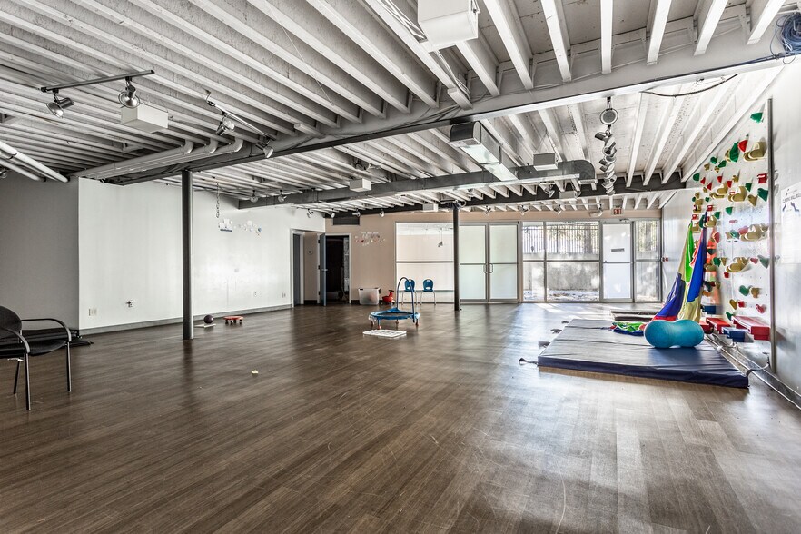 More Photos Of 11712 N Michigan Rd, Zionsville Office For Sale