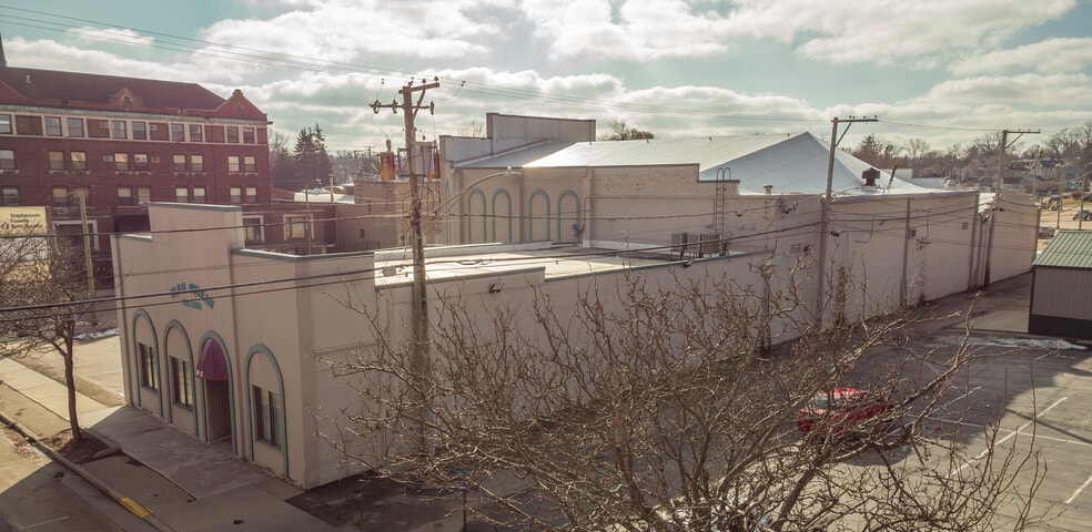 More Photos Of 210 W Spring St, Freeport Office For Sale