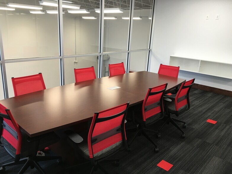 More Photos Of 23 W Pike St, Houston Storefront Retail Office For Lease