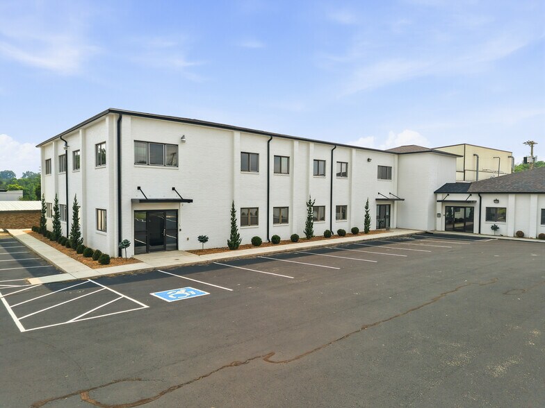 Primary Photo Of 1221 S Willow Ave, Cookeville Office Residential For Lease