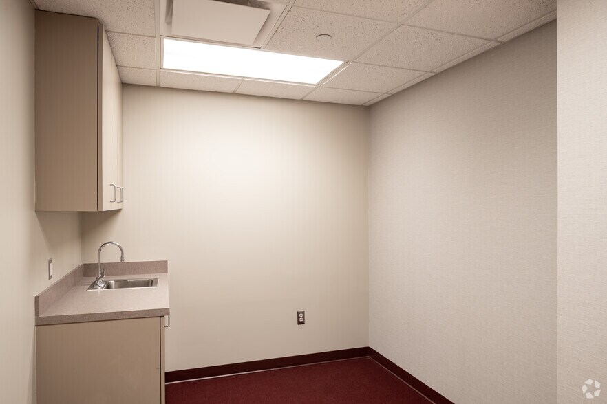 More Photos Of 1455 S Lapeer Rd, Lake Orion Hospital For Lease