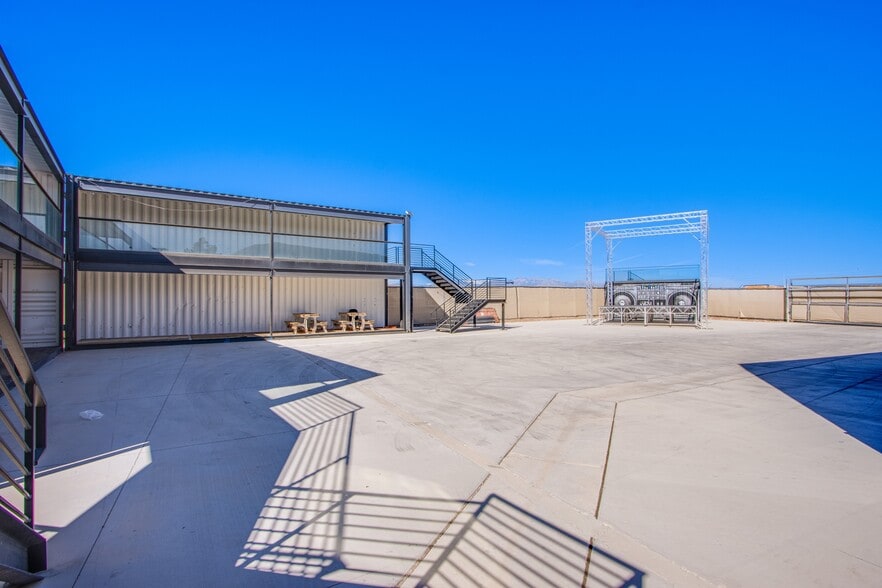 More Photos Of 4251 W Oquendo Rd, Las Vegas Light Distribution For Sale