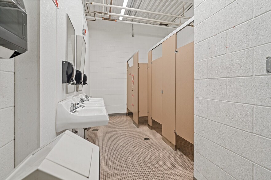 More Photos Of 26 Sears Way, West Springfield Distribution For Lease