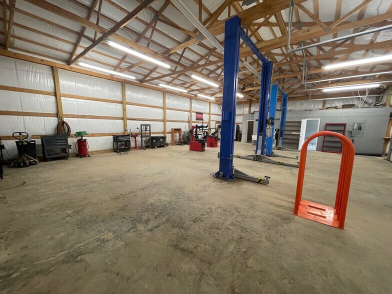 More Photos Of 6906 62/412 Highway, Viola Auto Repair For Sale