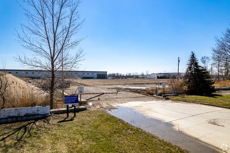 More Photos Of 50570 Birch Dr, Shelby Township Manufacturing For Lease