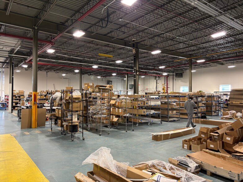 More Photos Of 64 Industrial Pky, Woburn Manufacturing For Lease