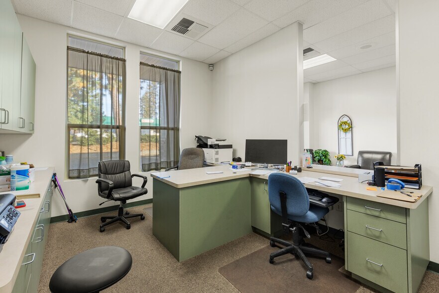 More Photos Of 6153 Center St, Paradise Office For Sale