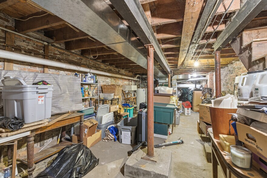 More Photos Of 275 Main St, South Berwick Storefront For Sale