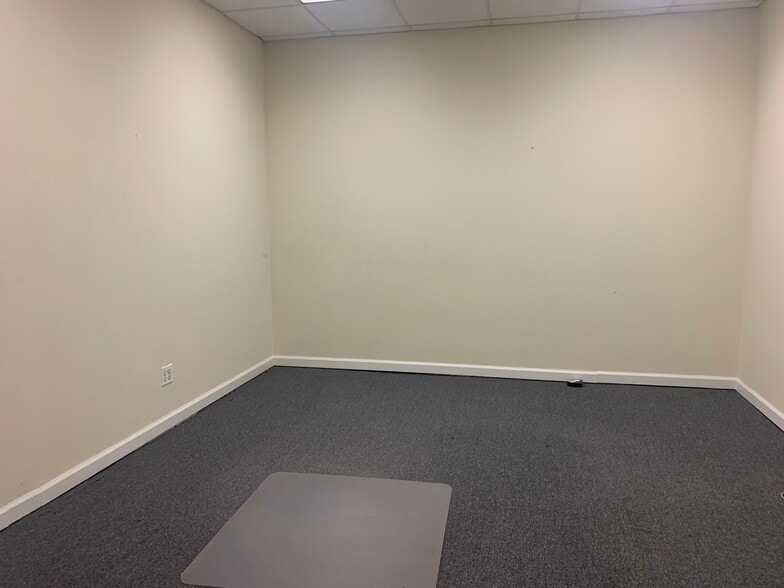 More Photos Of 1708 Boone Ave, Bronx Warehouse For Lease