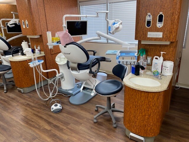 More Photos Of 5995-5997 Brockton Ave, Riverside Medical For Sale