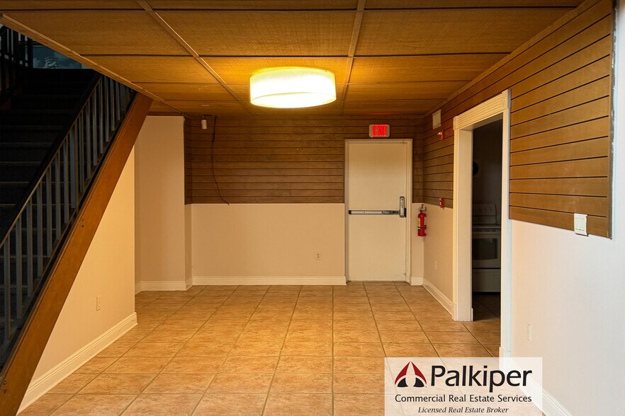 More Photos Of 4340 Edgewater Dr, Orlando Warehouse For Lease