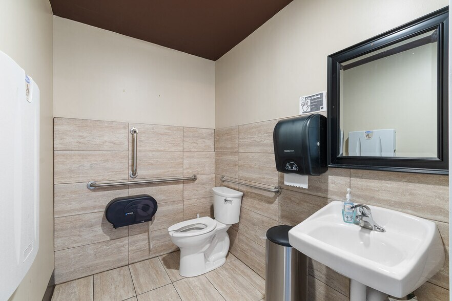 More Photos Of 1177 Canton Rd, Akron Storefront For Sale