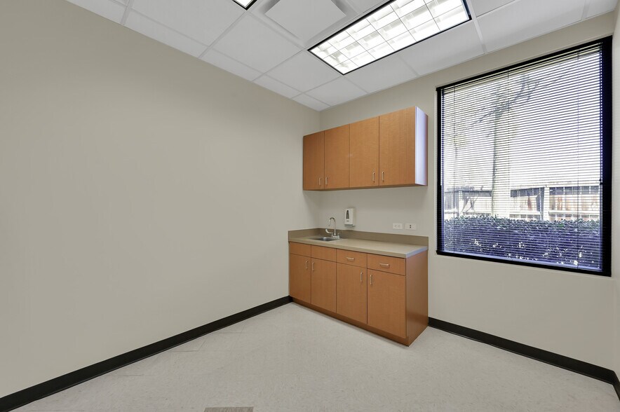 More Photos Of 1125 Cypress Station Dr, Houston Medical For Sale