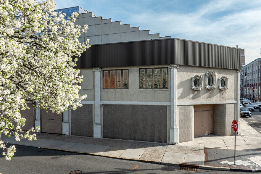 More Photos Of 100 Washington St, Newark Office For Lease