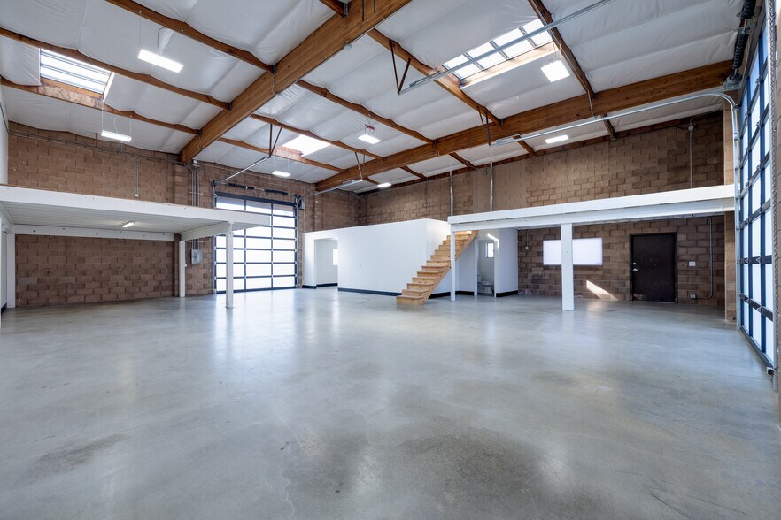 More Photos Of 2550 Wyandotte St, Mountain View Warehouse For Lease