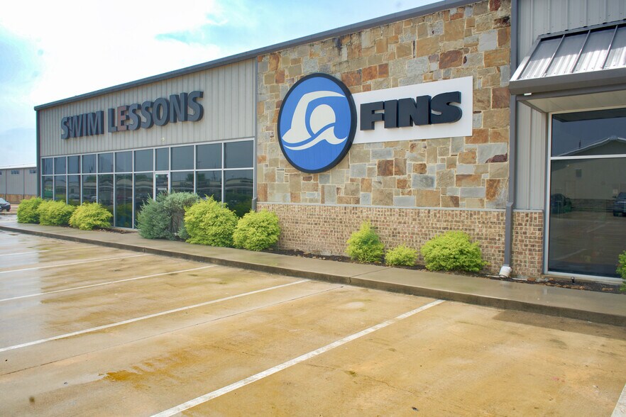 More Photos Of 16634 House Hahl Rd, Cypress Health Club For Sale