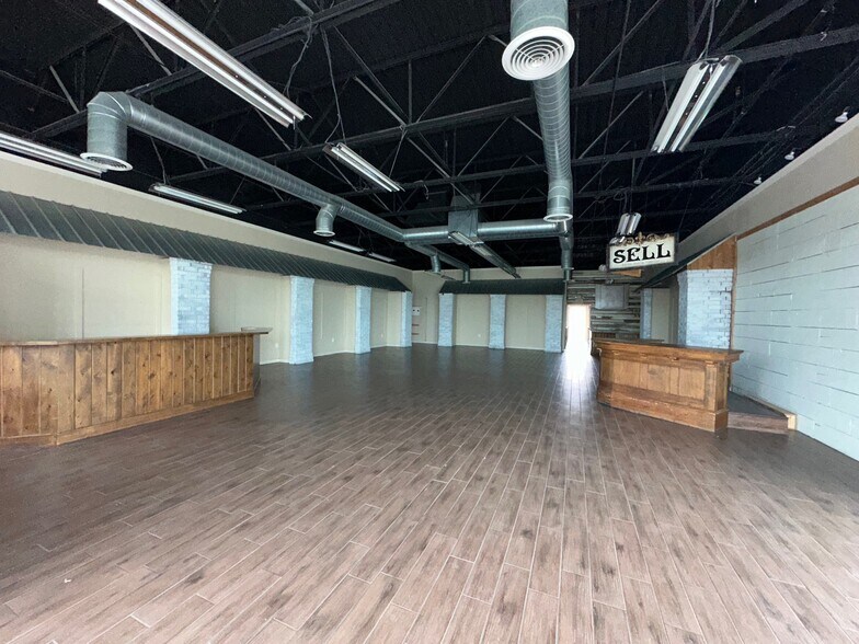 More Photos Of 2452 W Loop 340, Waco Freestanding For Lease