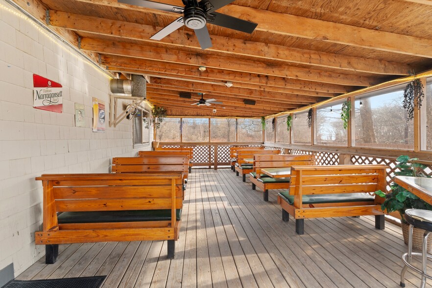 More Photos Of 415 Palmer Ave, Warwick Bar For Sale