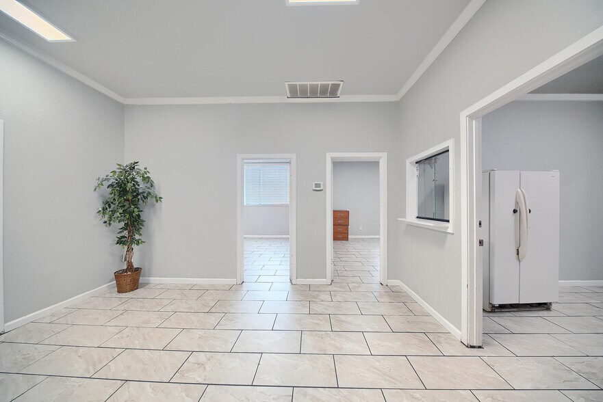 More Photos Of 33 E Magnolia St, Stockton Office For Lease