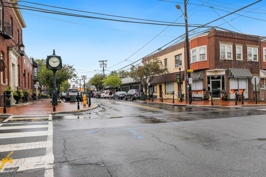 More Photos Of 34 W Merchant St, Audubon Restaurant For Sale