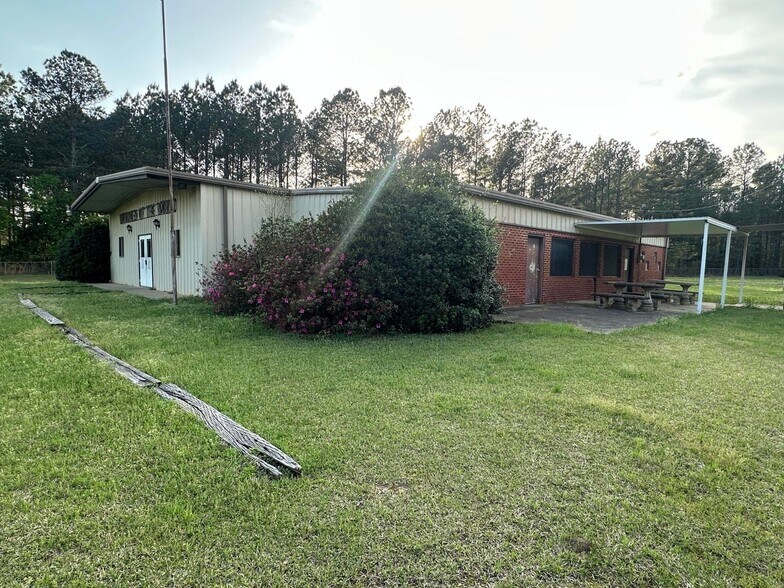 More Photos Of 10 Bowen Rd, Eupora Freestanding For Sale