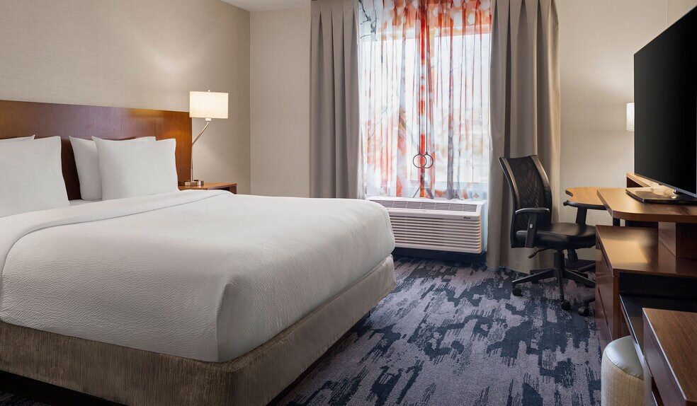 More Photos Of 10495 Crosspoint Blvd, Indianapolis Hotel For Sale