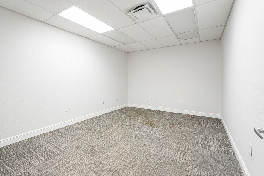 More Photos Of 817 Manatee Ave W, Bradenton Medical For Lease