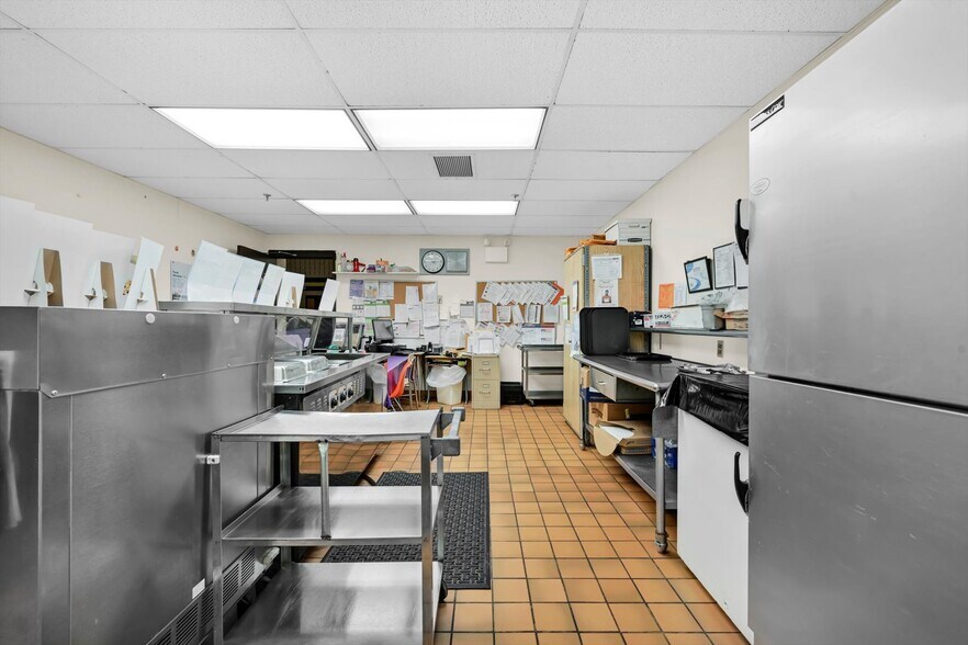 More Photos Of 855 Lincoln Ave, Northampton Office For Sale