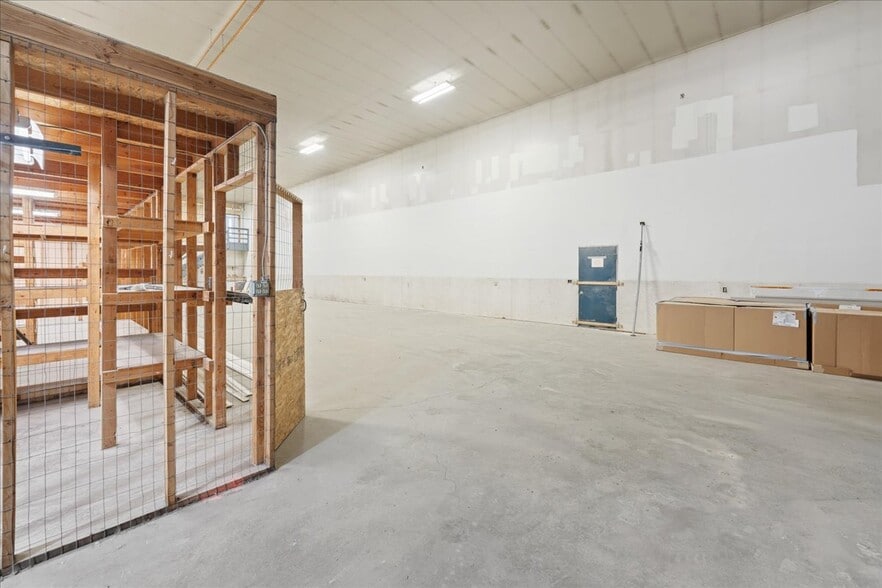 More Photos Of 3408 International St, Fairbanks Warehouse For Lease