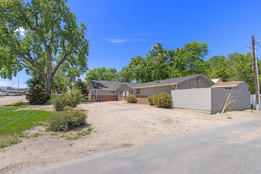 More Photos Of 20 3rd Ave, Longmont Medical For Sale