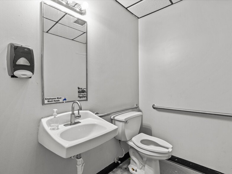 More Photos Of 61 W Central Ave, Lake Wales Flex For Sale