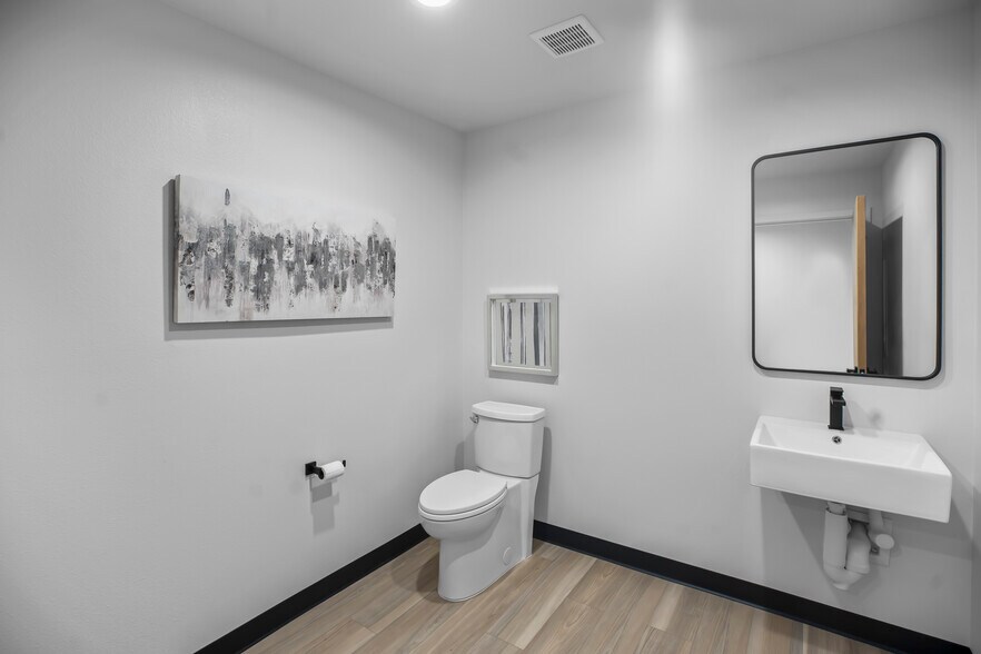 More Photos Of 2001 Tulane Dr, Lufkin Medical For Sale