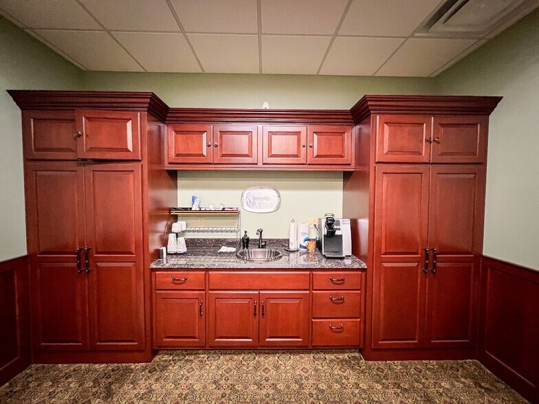 More Photos Of 1737 N Main Ext St, Butler Light Distribution For Sale