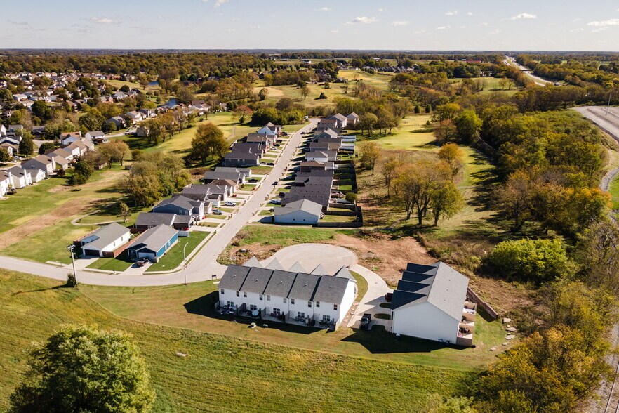 More Photos Of 304 Robert M Green Dr, Frankfort Apartments For Sale