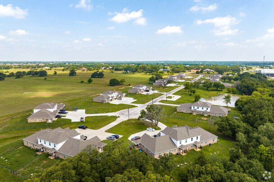 More Photos Of 113 North Park Ct, Springtown Apartments For Sale