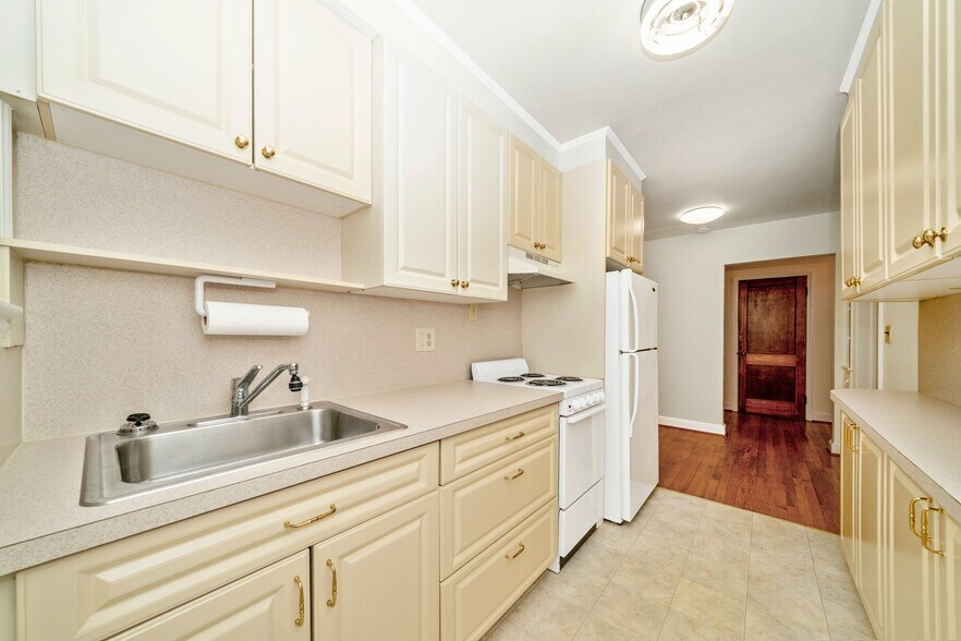 More Photos Of 25930 Ridge Rd, Damascus Apartments For Sale