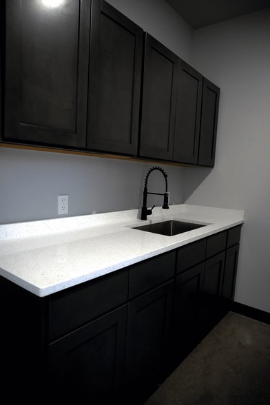 More Photos Of 775 Garden Commerce Pky, Winter Garden Research And Development For Lease