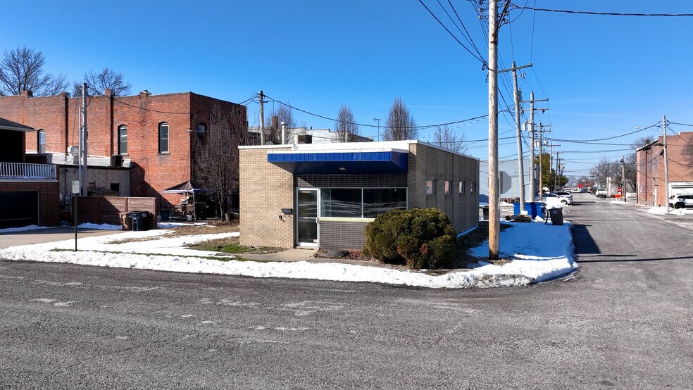 More Photos Of 515 N Monroe St, Litchfield Medical For Sale