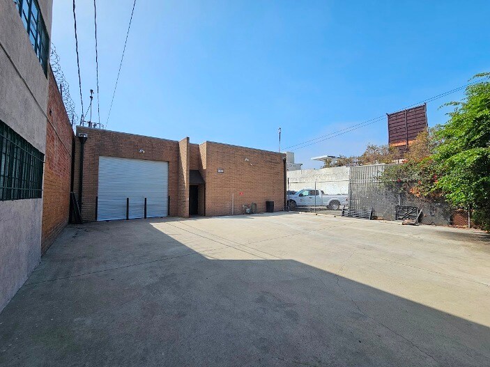 More Photos Of 804 E 18th St, Los Angeles Warehouse For Lease