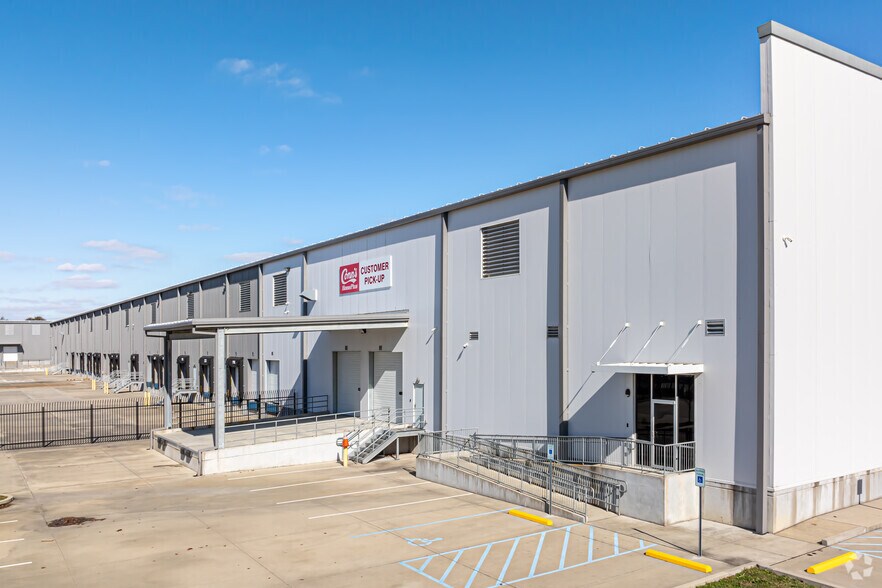 More Photos Of 2070 Commercial Dr, Port Allen Distribution For Lease