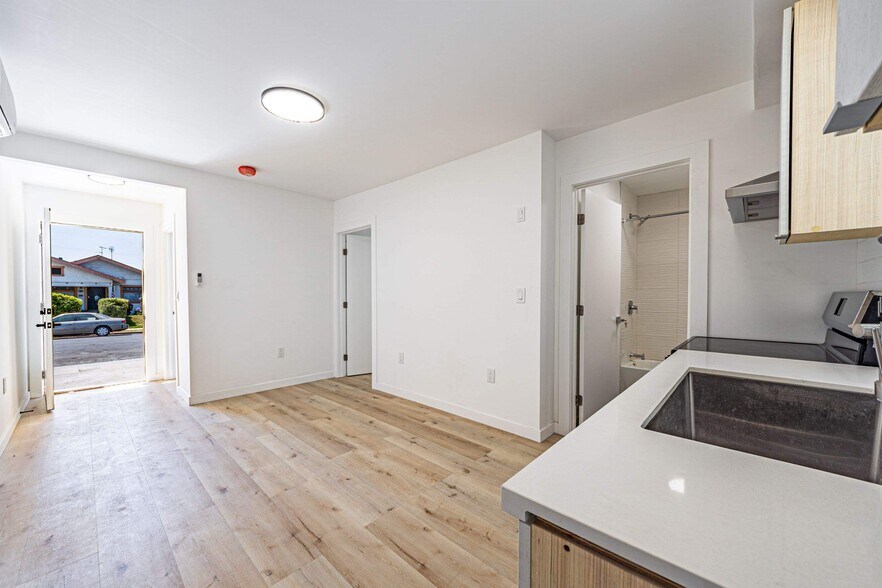 More Photos Of 4626 Wall St, Los Angeles Apartments For Sale