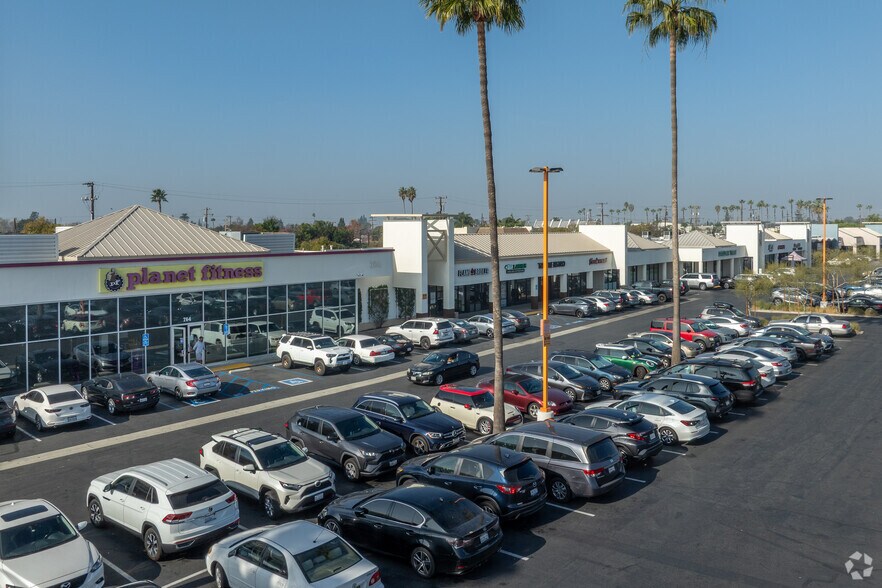 More Photos Of 772 N Tustin St, Orange Restaurant For Lease