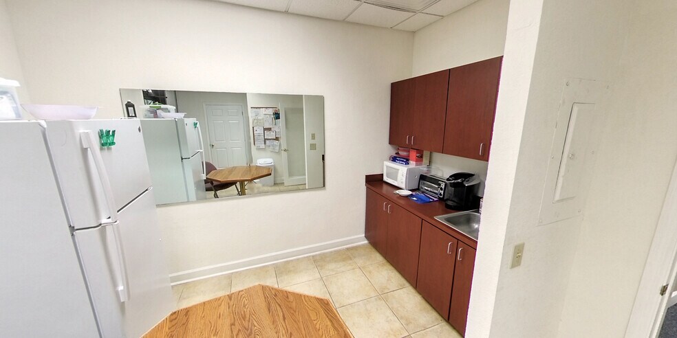 More Photos Of 5610 Fort Caroline Rd, Jacksonville Medical For Lease
