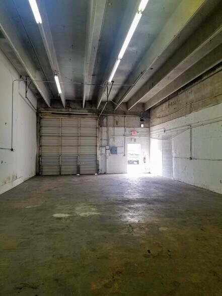 More Photos Of 470 Ansin Blvd, Hallandale Beach Warehouse For Lease