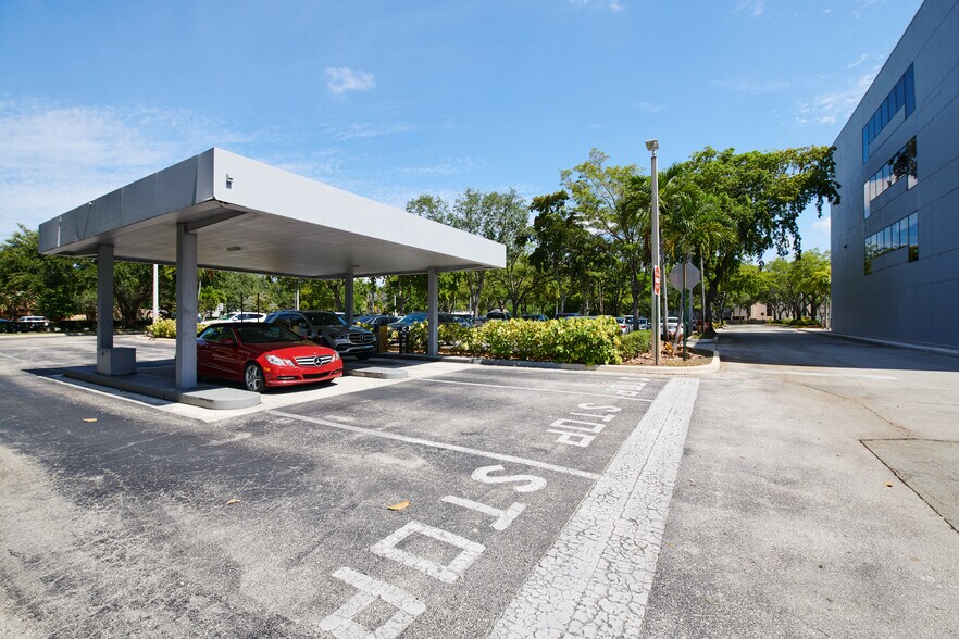 More Photos Of 4651 Sheridan St, Hollywood Medical For Sale