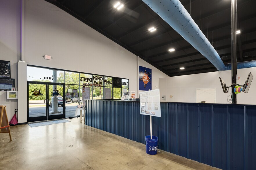 More Photos Of 450 Highway 72, Collierville Freestanding For Sale